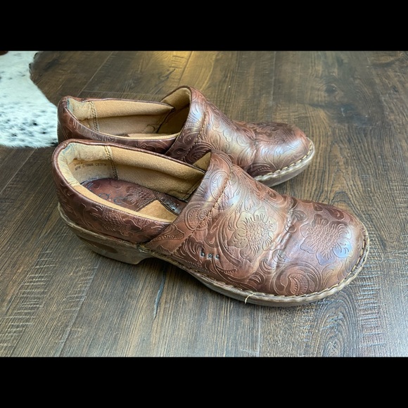BOC Brown Leather Tooled Floral Clogs - Picture 3 of 6